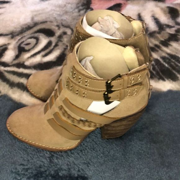 133. SoHo NYC Cobbler leather buckled ankle boots (8.5) - Picture 7 of 17